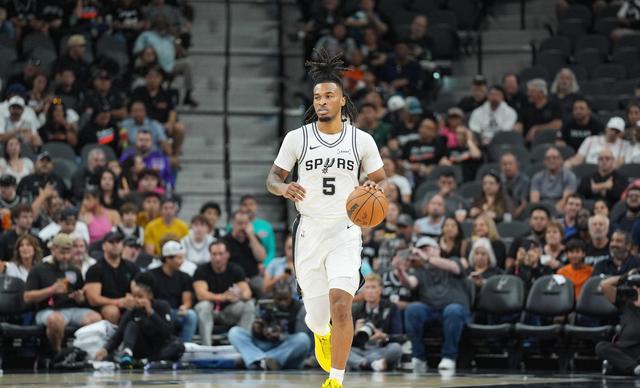 龙虎棋牌-活塞主场击败马刺，多特长枪火炮贡献大的简单介绍